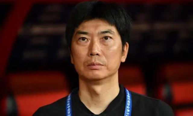 百家乐官网-拯救比赛只能靠定位球？陈洋随三后卫战术陷入困境